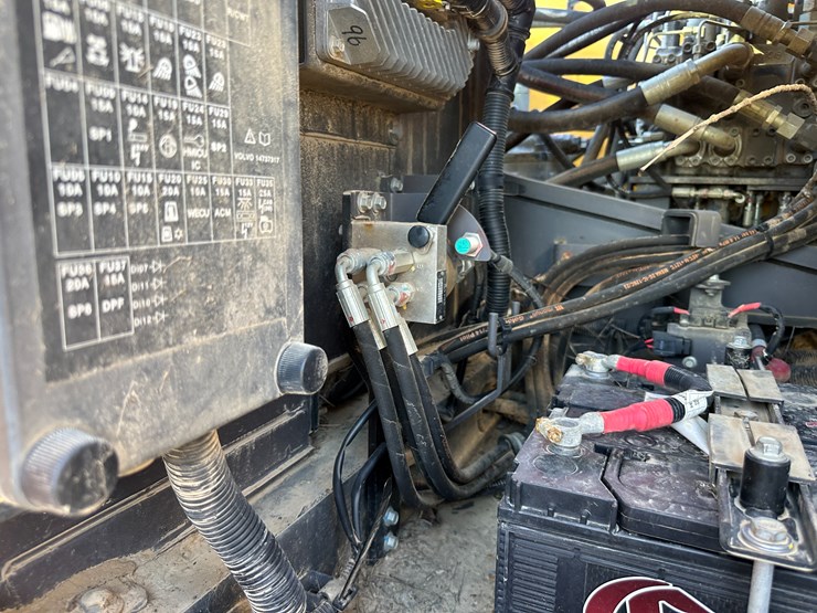 #32825-•-volvo-ec200e-crawler-excavator-image-71