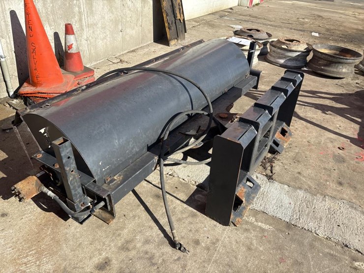 #3807-•-jct-72"-skid-steer-broom-image-2