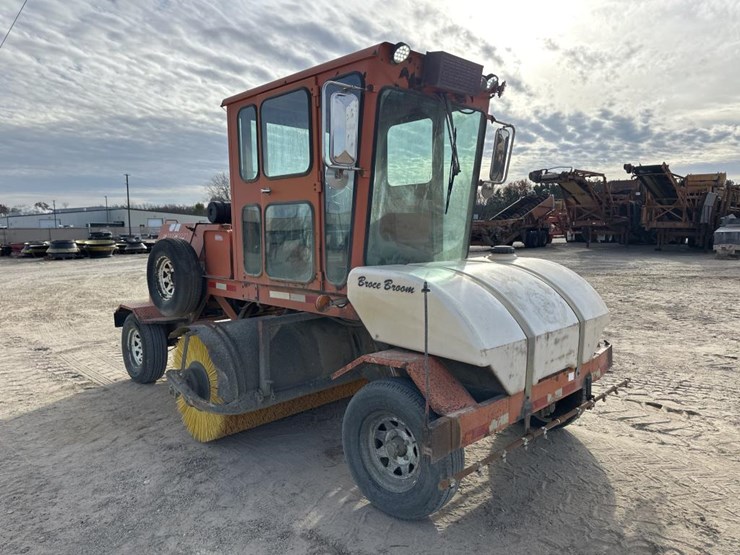 #1905-•-broce-sweeper-image-7
