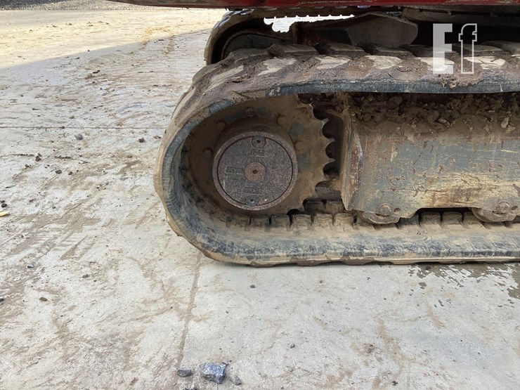 2018-takeuchi-tb240-image-14