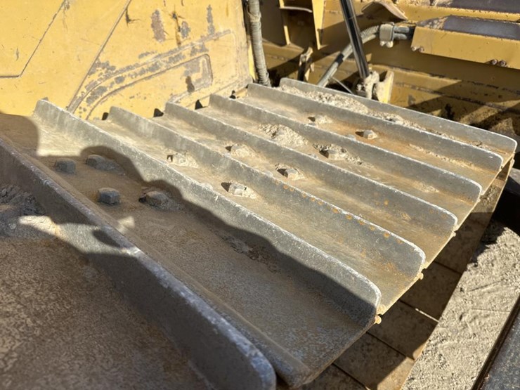 2012-caterpillar-d6t-image-49