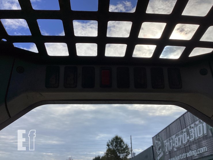 2007-bobcat-t250-image-18