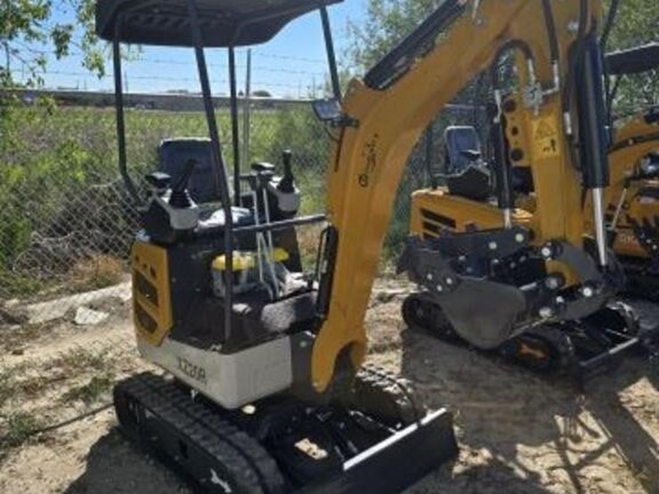 cfg-mini-excavator-xz20r-w-hydraulic-thumb-image-2