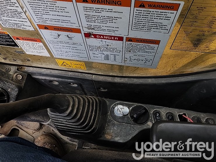 2013-komatsu-pc228us-lc-8-image-25