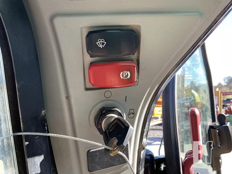 2020-caterpillar-259d3-image-19