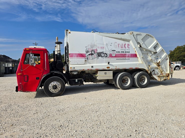 2001-mack-le613-image-8