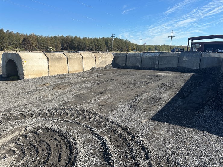 #32726-•-lot-of-(13)-~57"x80"-concrete-culvert-sections-image-3