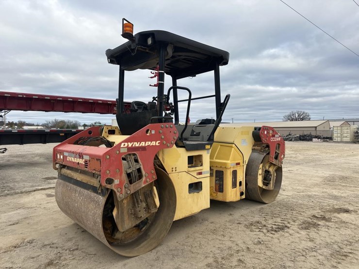 2009-dynapac-cc324-image-1
