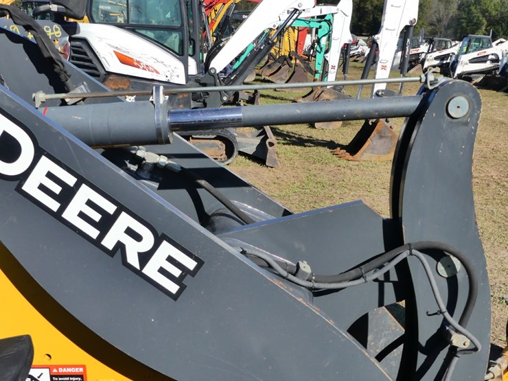 2021-deere-204l-image-5