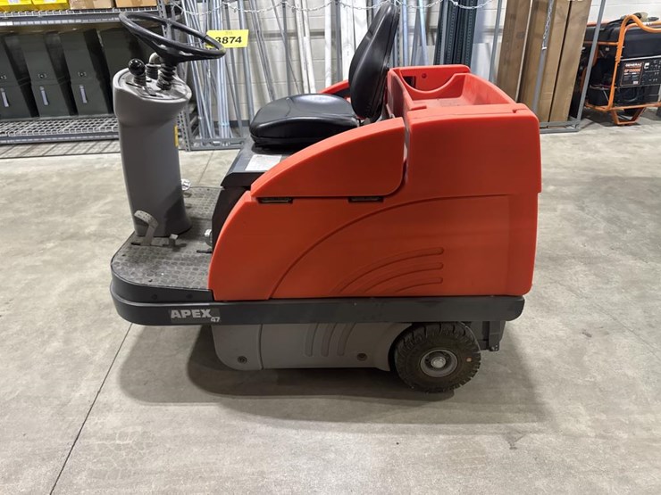 #3874-•-power-boss-apex-47-ride-on-sweeper-image-8