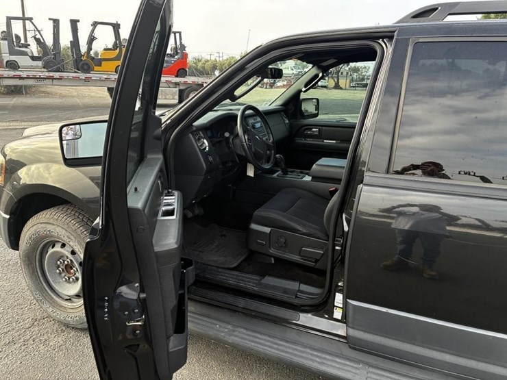 2015-ford-expedition-image-11