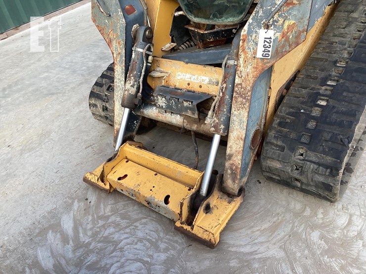2010-deere-333d-image-11