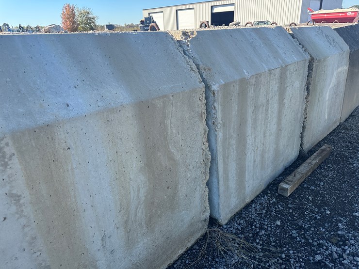 #32725-•-lot-of-(13)-~57"x80"-concrete-culvert-sections-image-27