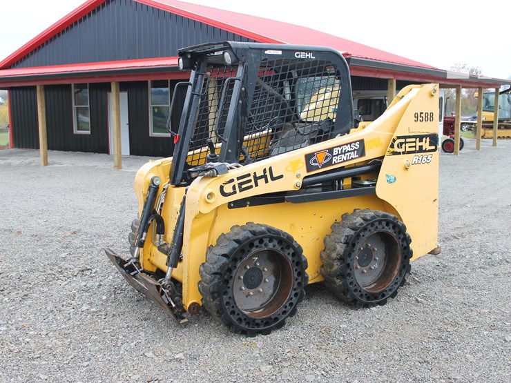 2019-gehl-r165-image-10