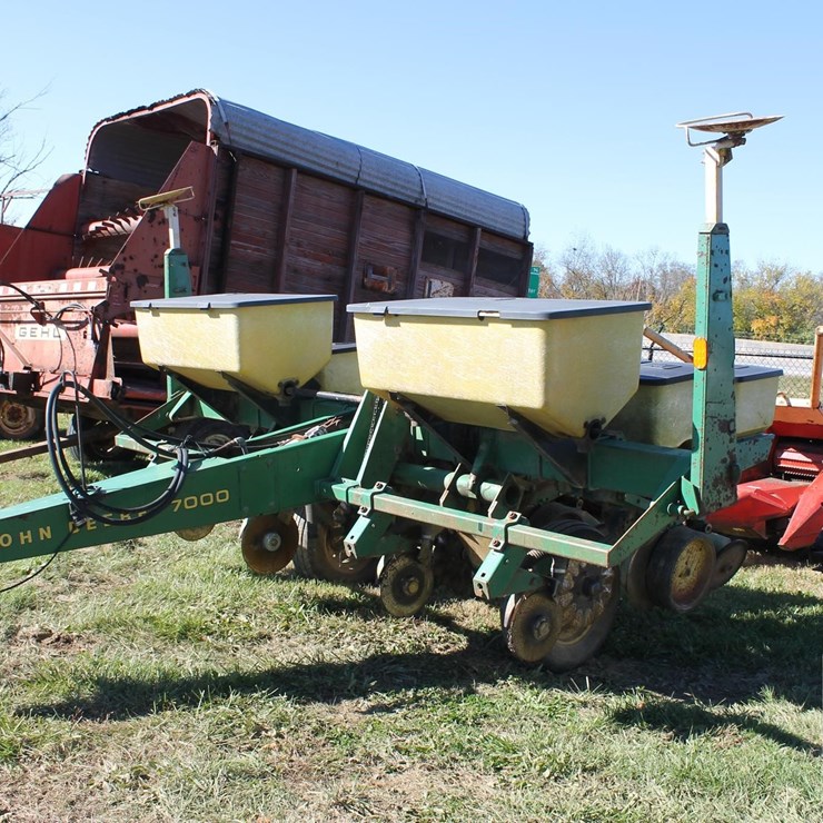 JOHN DEERE 7000
