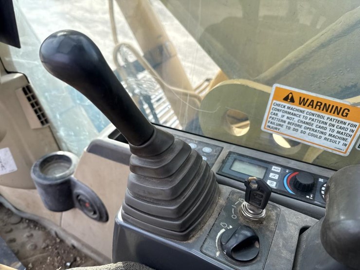 2004-caterpillar-325cl-image-44