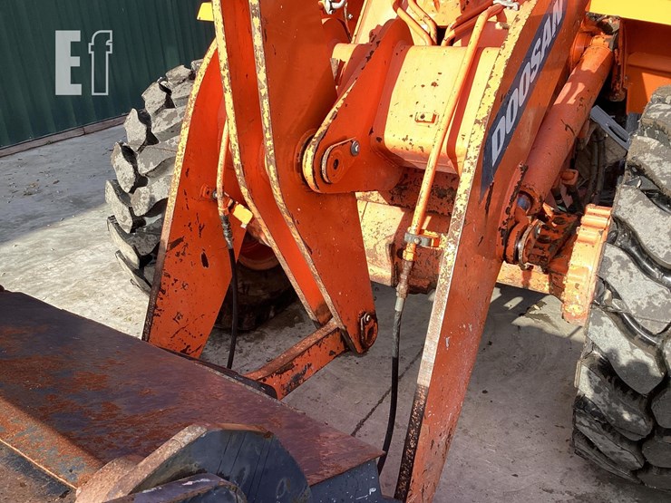 2017-doosan-dl250-5-image-10