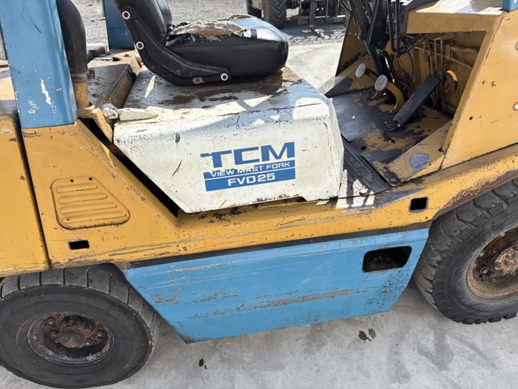#5082-•-tcm-fvd25-forklift-image-16