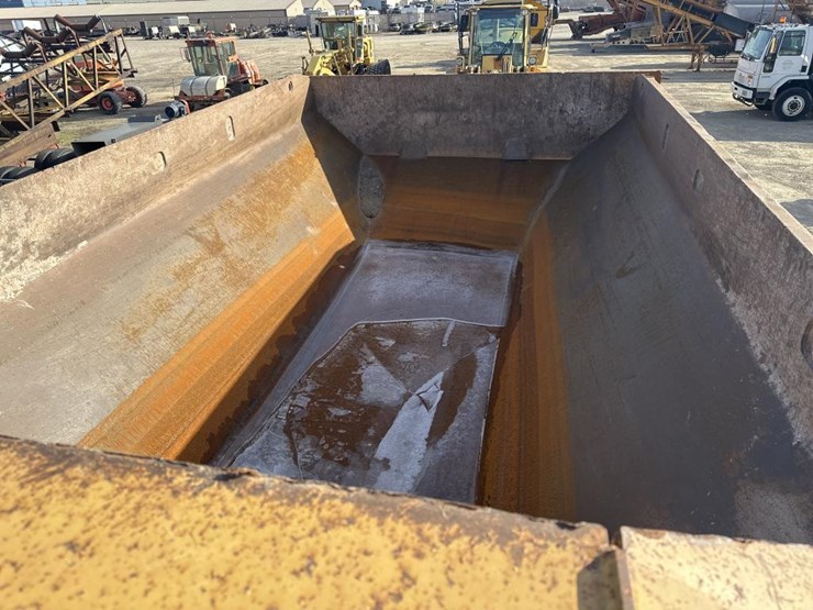 2005-caterpillar-740-image-27