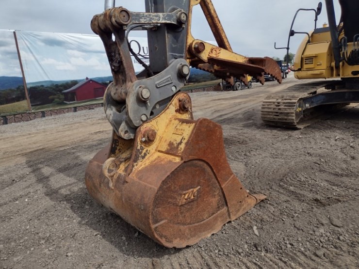 deere-225d-lc-image-17