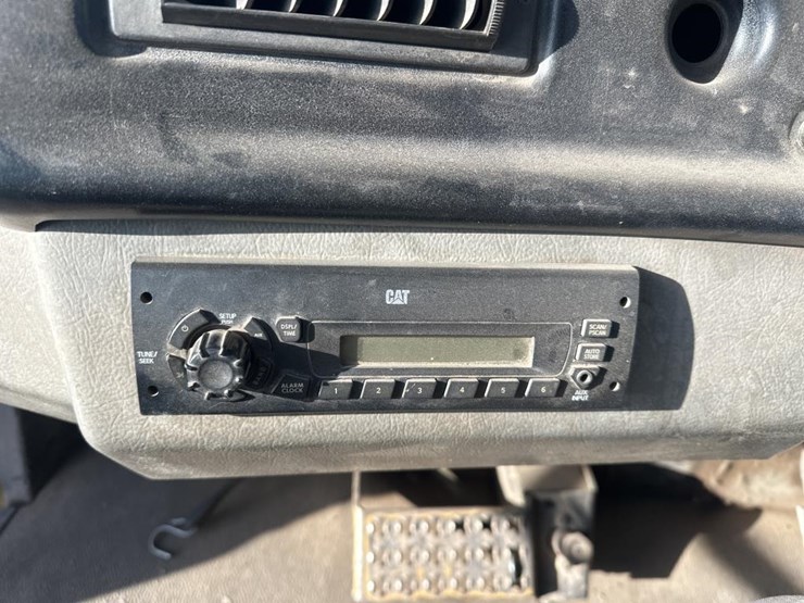 2005-caterpillar-740-image-35