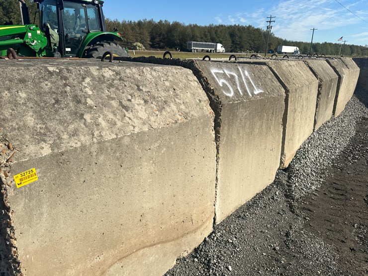 #32725-•-lot-of-(13)-~57"x80"-concrete-culvert-sections-image-28