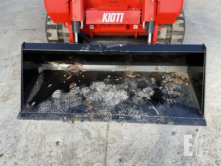 2025-kioti-tl750-image-9