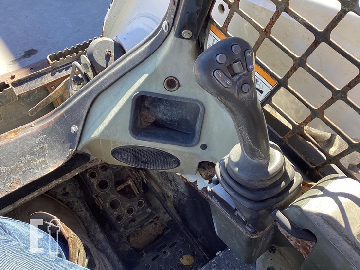 2012-bobcat-s850-image-14