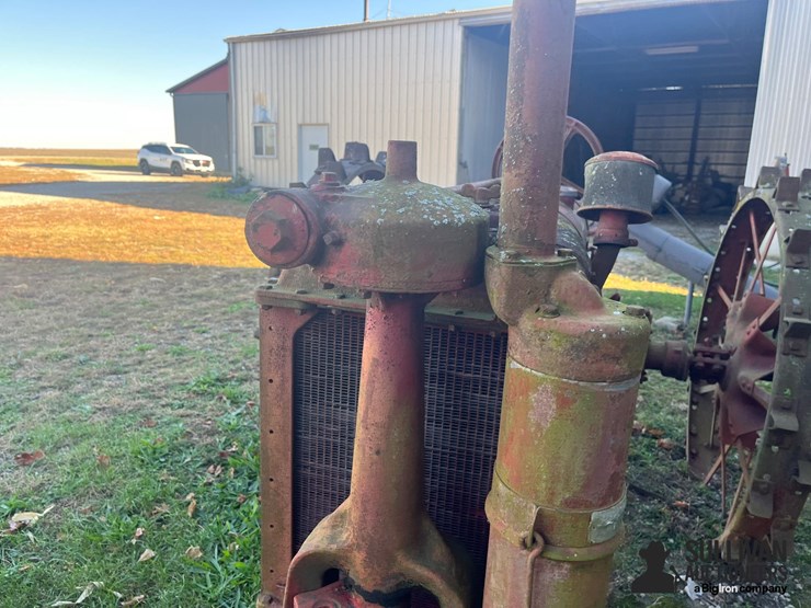 farmall-f-12-2wd-tractor-image-11