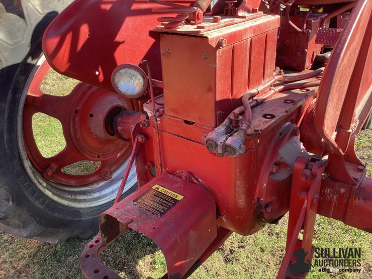 1953-farmall-super-m-2wd-tractor-image-19