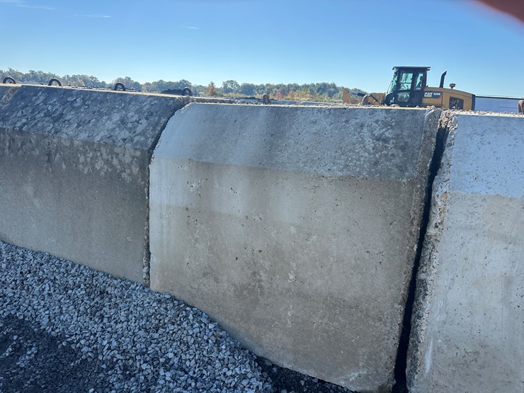 #32726-•-lot-of-(13)-~57"x80"-concrete-culvert-sections-image-13