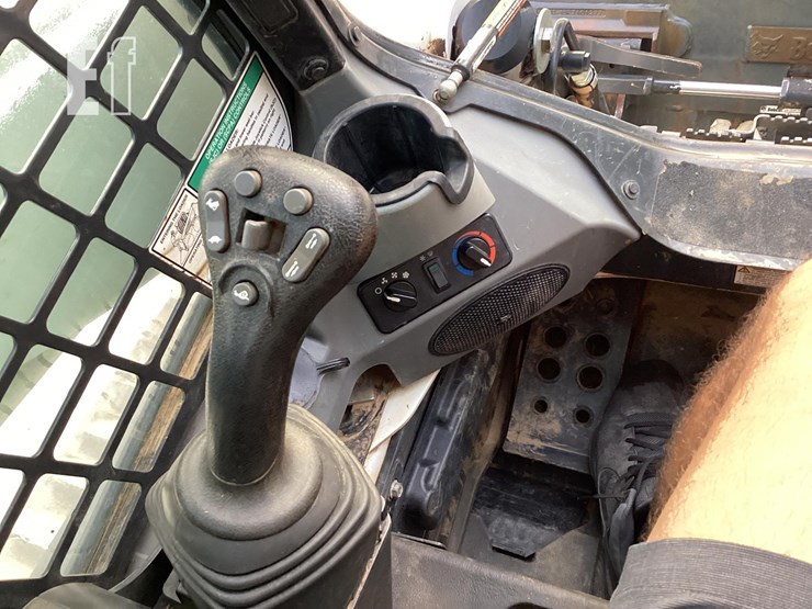 2022-bobcat-t770-image-15