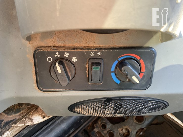 2018-bobcat-t740-image-16