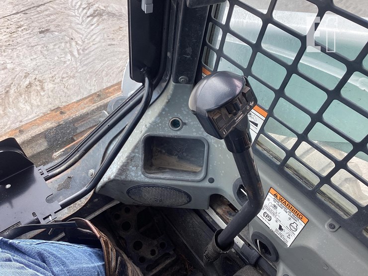 2015-bobcat-s650-image-15