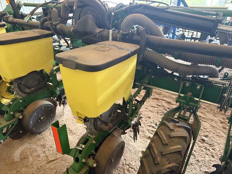 2021-john-deere-1725-image-22