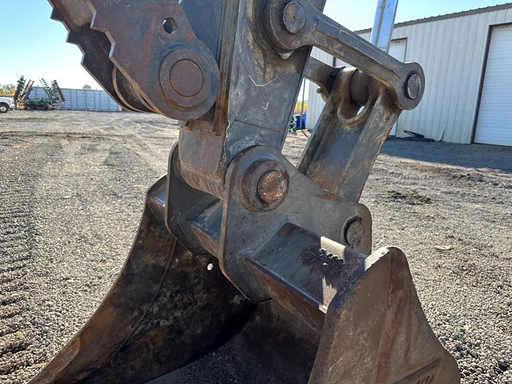 #32825-•-volvo-ec200e-crawler-excavator-image-43