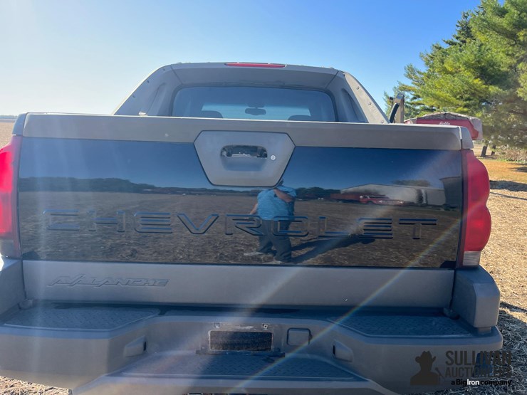 2002-chevrolet-avalanche-1500-image-17