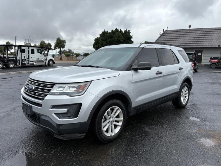 2016-ford-explorer-image-1