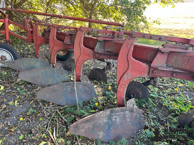 international-720-image-14