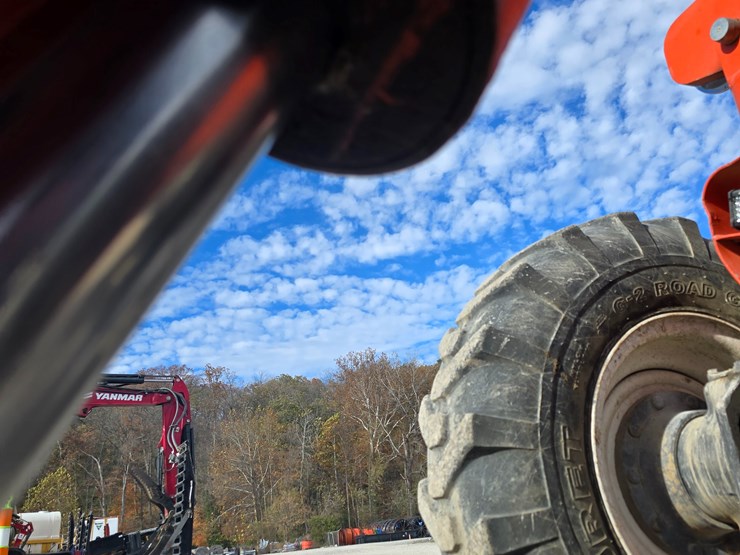 1994-jlg-8042-image-47