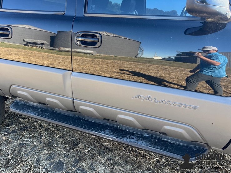 2002-chevrolet-avalanche-1500-image-13