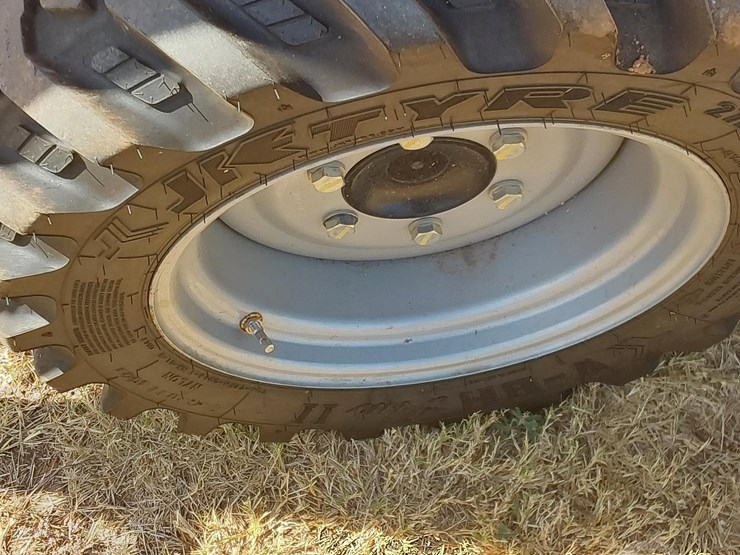 2023-mahindra-1635-hst-image-37