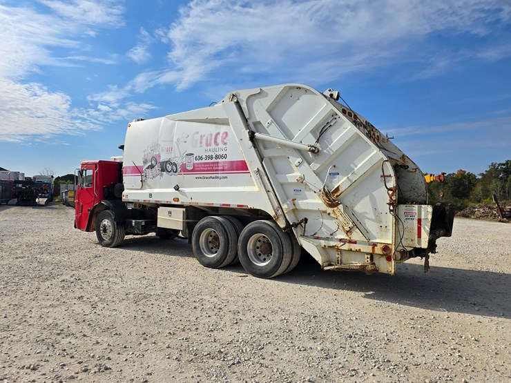 2001-mack-le613-image-14