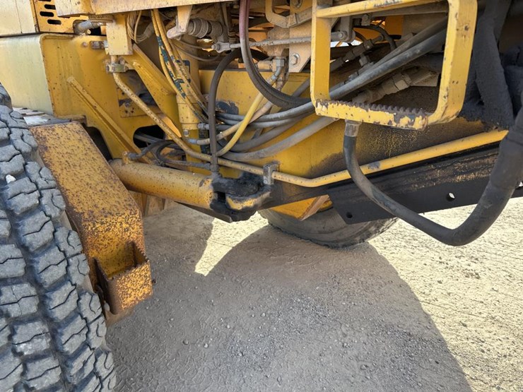 1989-john-deere-6-image-36