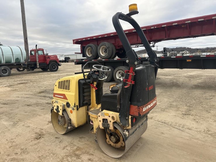 2009-dynapac-cc900-image-3