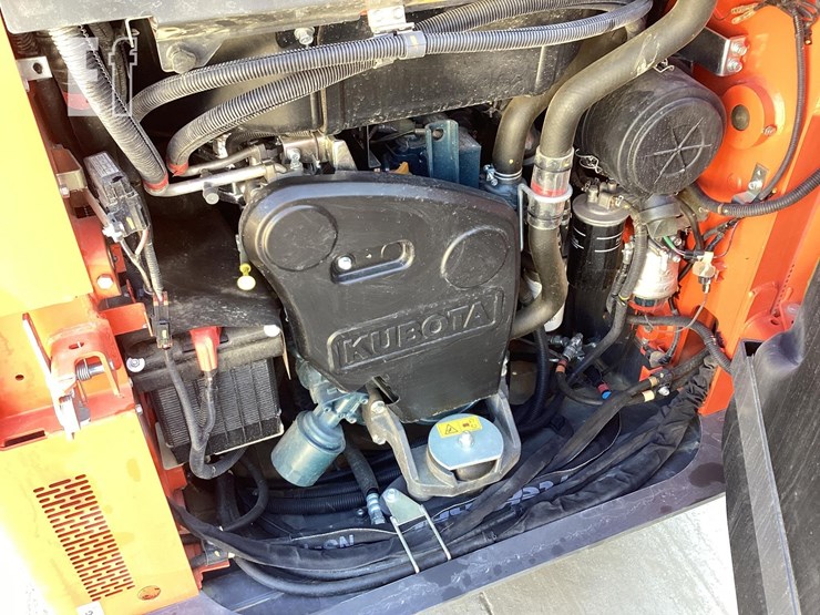 2025-kubota-ssv65-image-11