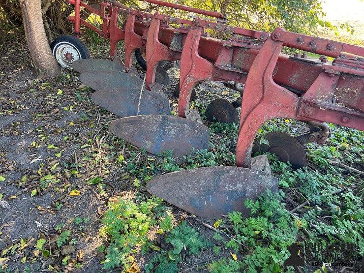 international-720-image-11