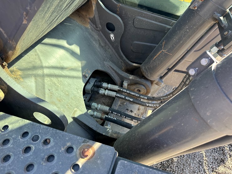 #32825-•-volvo-ec200e-crawler-excavator-image-75