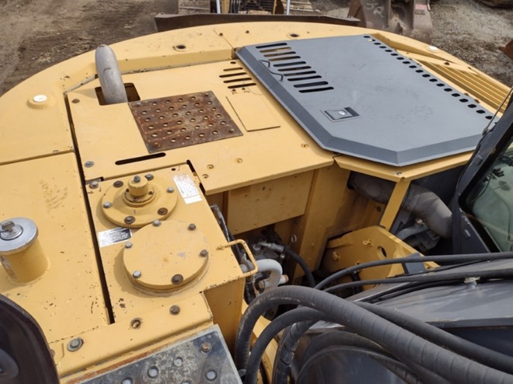 deere-225d-lc-image-45