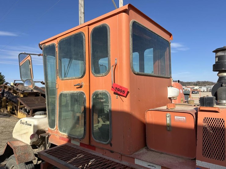 #1905-•-broce-sweeper-image-12